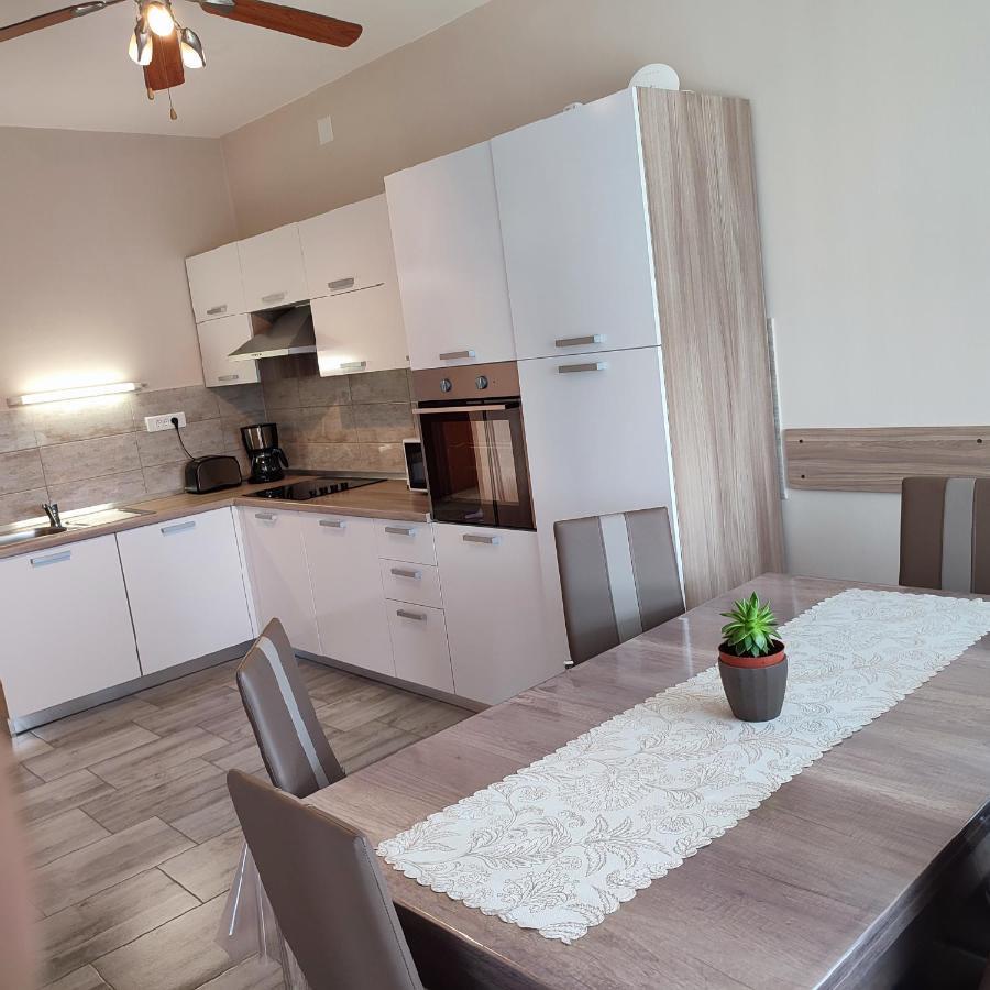 Apartments Desiree & Daniel Dramalj Bagian luar foto